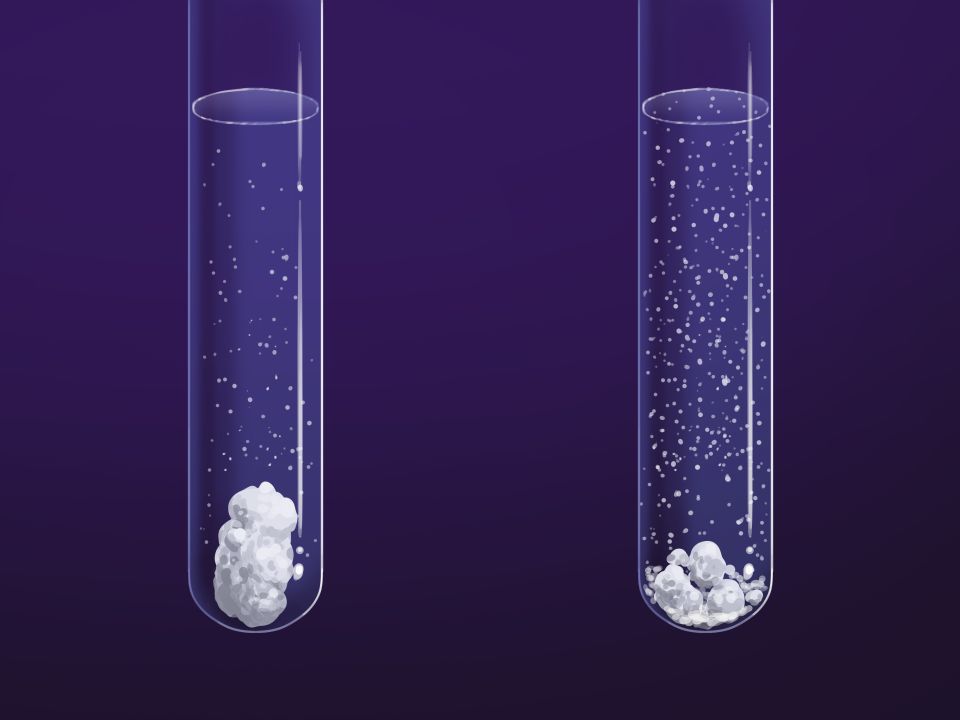 Je feinkörniger der Feststoff, umso größer die Oberfläche. Hier reagiert Salzsäure (HCl) mit Marmor (CaCO3). Dabei entsteht unter anderem Kohlenstoffdioxid CO2, was als Bläschen sichtbar wird. Je mehr Bläschen sich bilden, umso schneller verläuft die Reaktion.