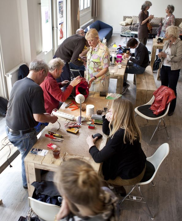 In Repair-Cafés bekommt man Unterstützung bei der Reparatur von Elektrogeräten. 