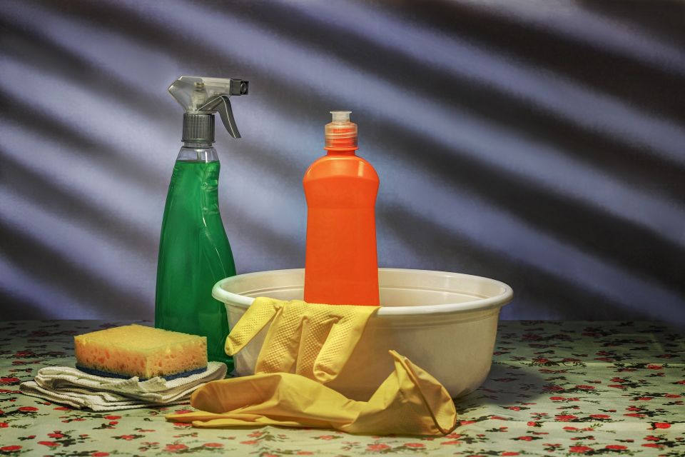 Reinigungsmittel dienen der Körperhygiene und dem Reinigen von Gegenständen und Kleidung.
